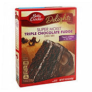 https://images.heb.com/is/image/HEBGrocery/prd-small/betty-crocker-super-moist-triple-chocolate-fudge-cake-mix-000537742.jpg